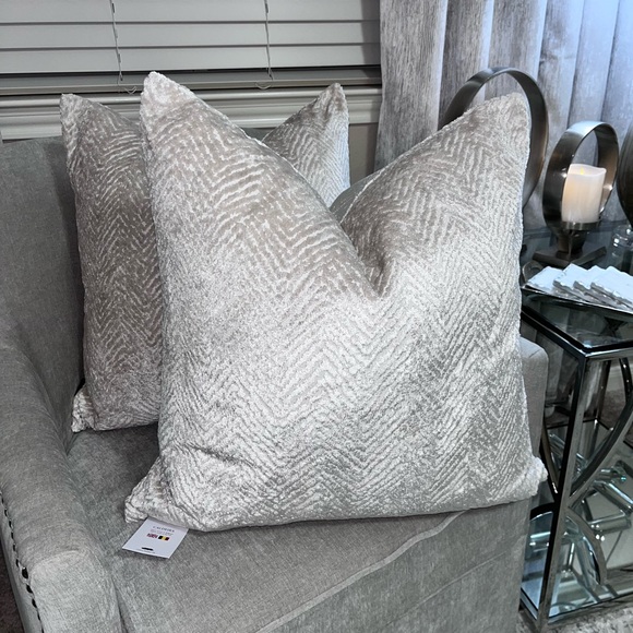 1-CALDEIRA CUT VELVET DESIGN DECORATIVE PILLOW (Read description for detail ) - Picture 10 of 17